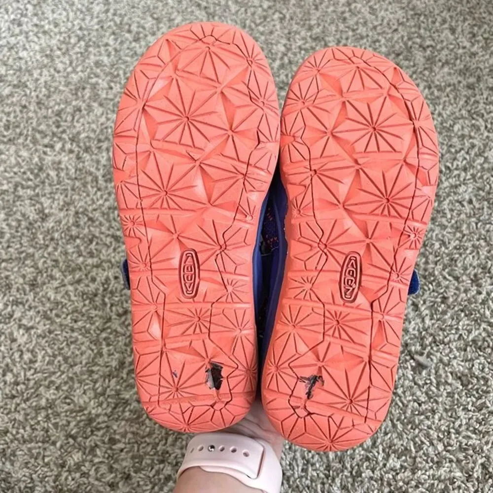 Size 1 / Girls KEEN Sandals